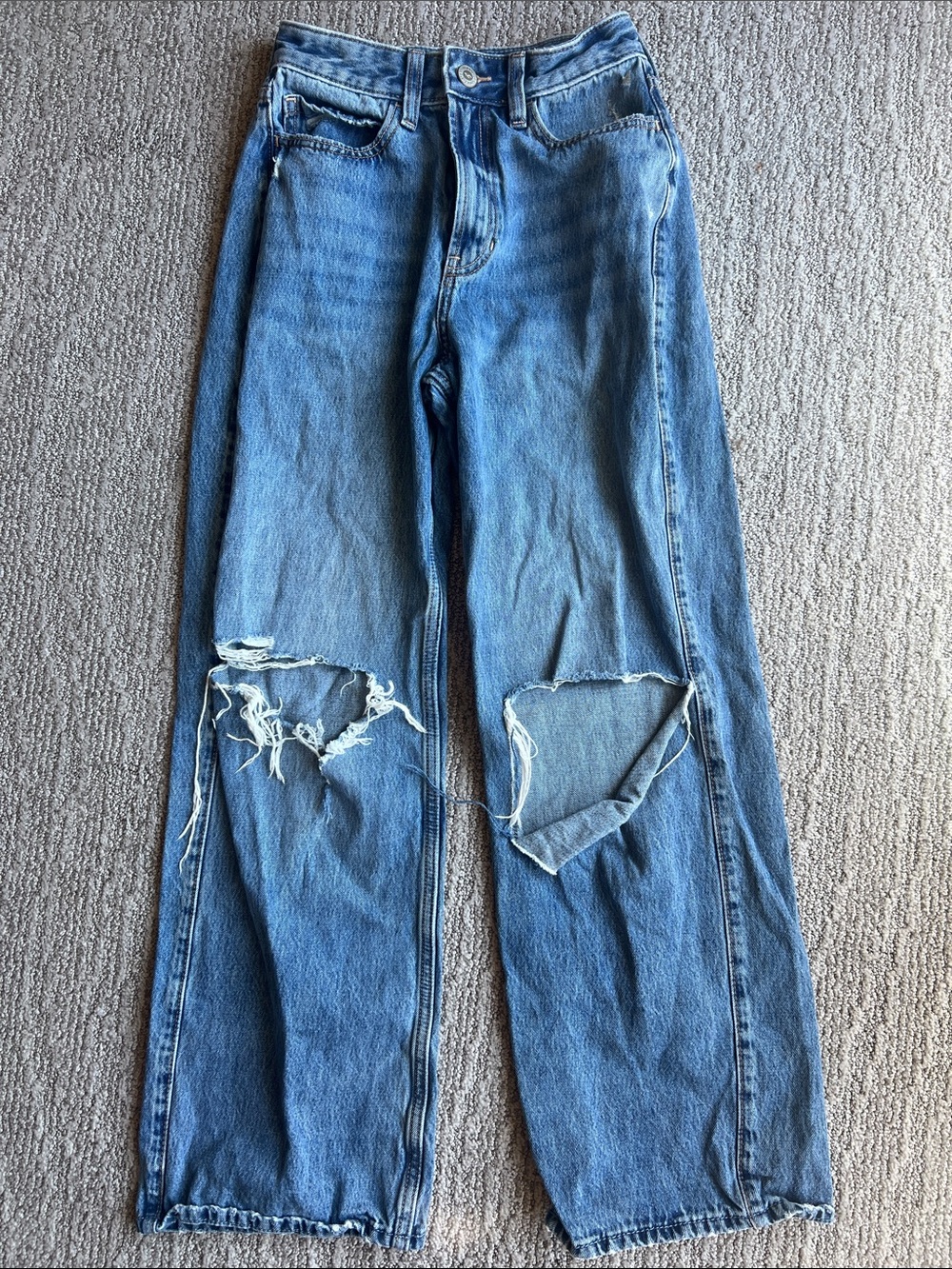 Hollister Ultra High-Rise Baggy distressed Jeans